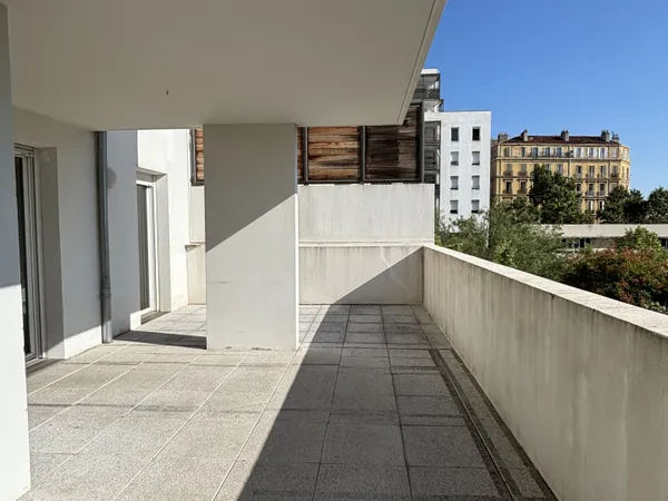 APPARTEMENT AVC TERRASSE JOLIETTE