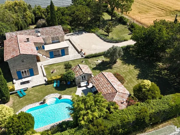 Propriété 8 pièces 269 m²