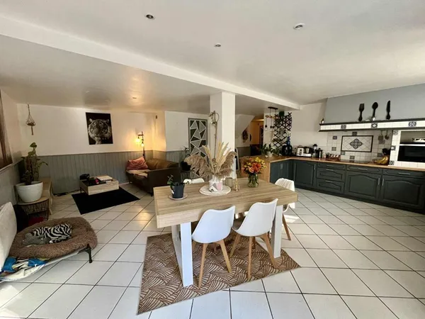 Maison Château L'Evêque 130 m2 avec garage et jardin