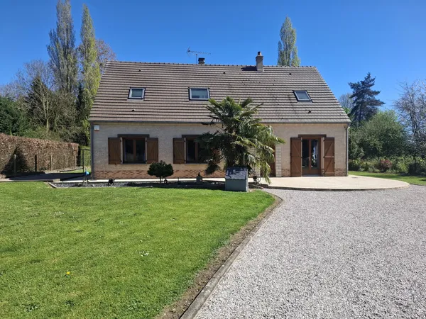SPACIEUCE MAISON DE 155 M² À CRITOT, 4 CHAMBRES