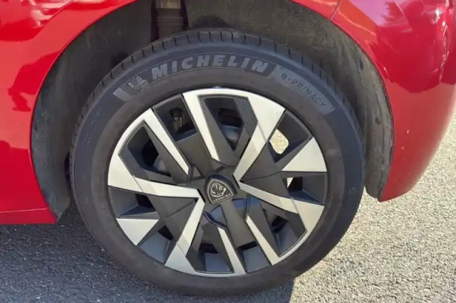 Peugeot 208 hybrid 100 e-dcs6 — photo 12