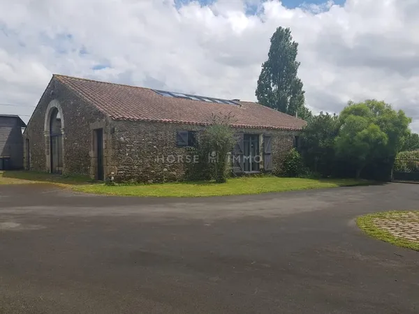 Propriété De Caractère De 9 Hectares - Deux Habitations