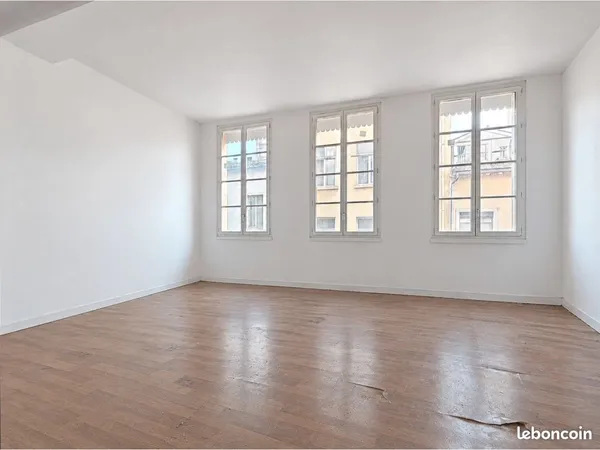 T3 de 80 m² en plateau, hyper-centre, place Saint-Pierre