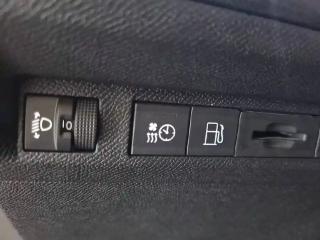 Peugeot 308 phev 180 e-eat8 — photo 30