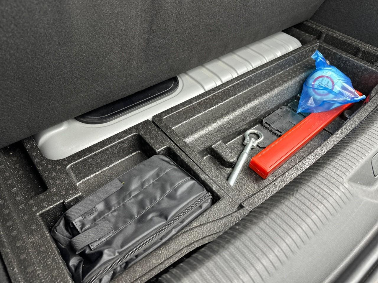 Peugeot 308 phev 180 e-eat8 allure pack — photo 38