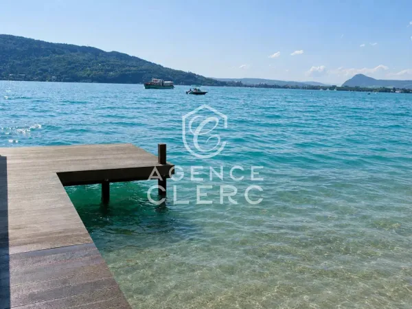 Veyrier du Lac, propriété pieds dans l'eau