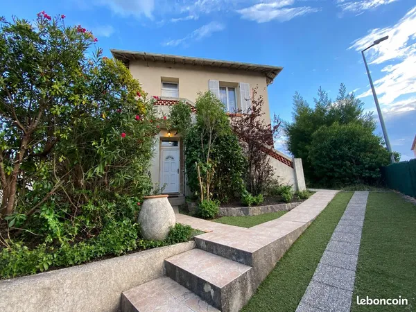 Maison individuelle configurée en 3 logements indépendants - BAS VALESCURE - Forte rentabilité brute