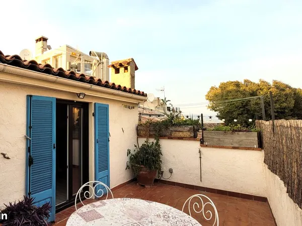 Location Duplex atypique 2/3 pièces avec terrasse - Vieil Antibes