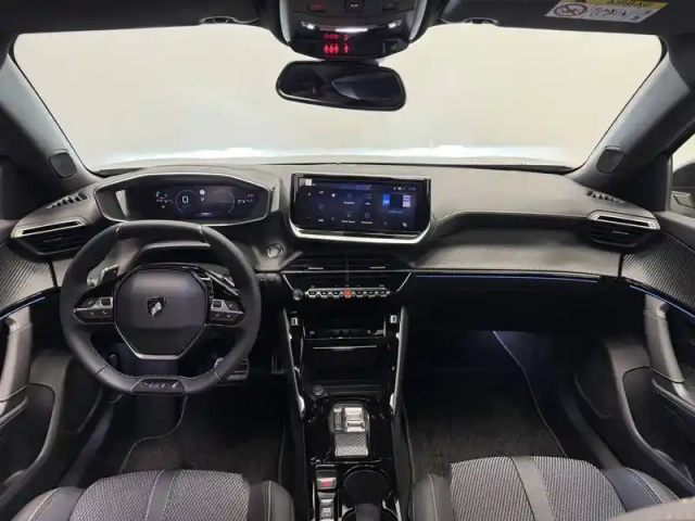 Peugeot 2008 hybrid 145 e-dcs6 — photo 47