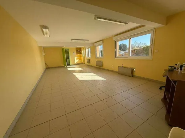 Local d'activité 329 m²