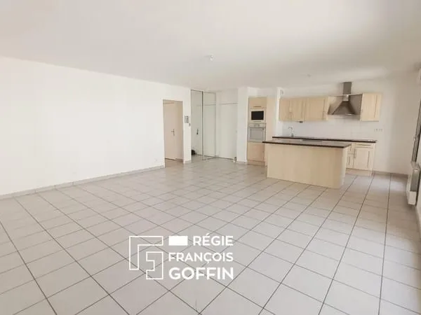 SPACIEUX T4 AVEC BALCON ET GARAGE DOUBLE - PART DIEU