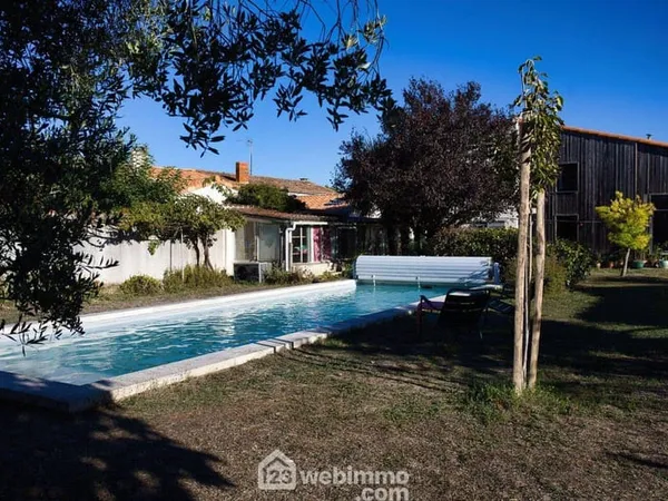 Maison 8 pièces 240 m²