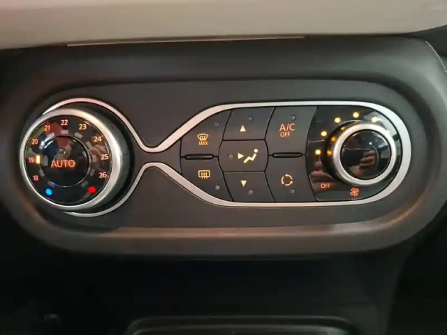Renault Twingo iii e-tech — photo 17