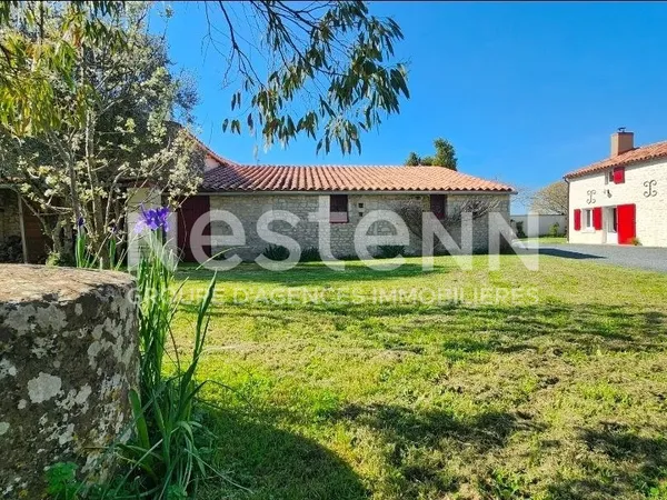 Maison en pierre rénovée - 4 chambres, four à pain, terrain 1 645 m² -30 min de Niort, 50 min de La 