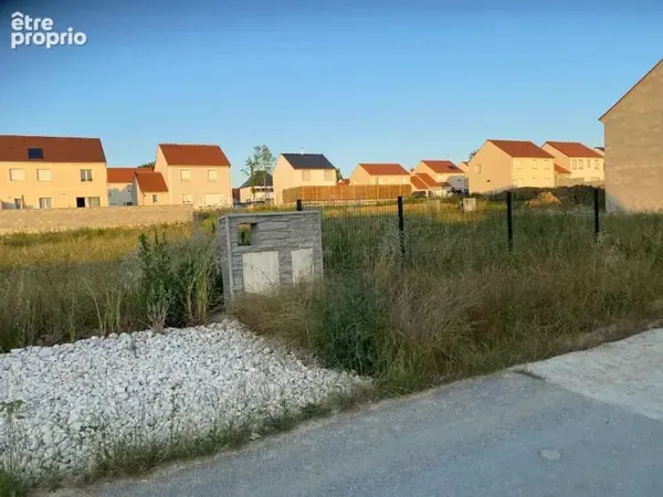 Terrain 741 m²