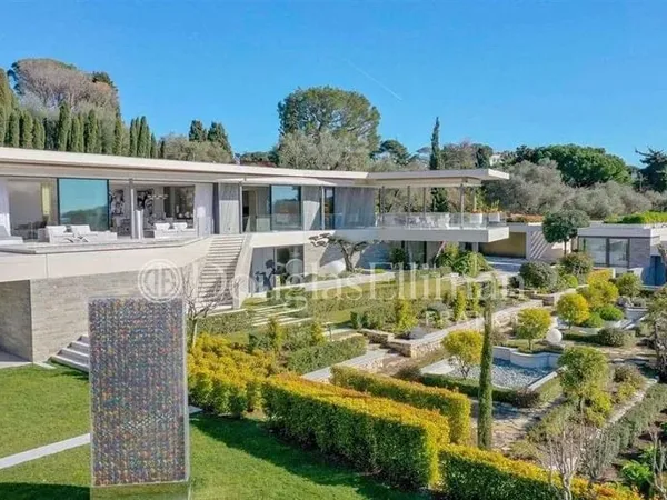 CAP D'ANTIBES - Villa contemporaine d'exception avec vue panoramique