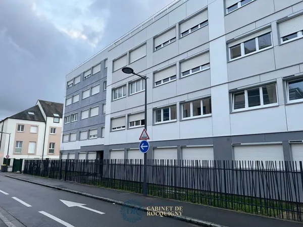 ORLEANS QUARTIER MADELEINE - STUDIO MEUBLE AVEC PARKING