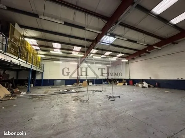 Local industriel 540 m²