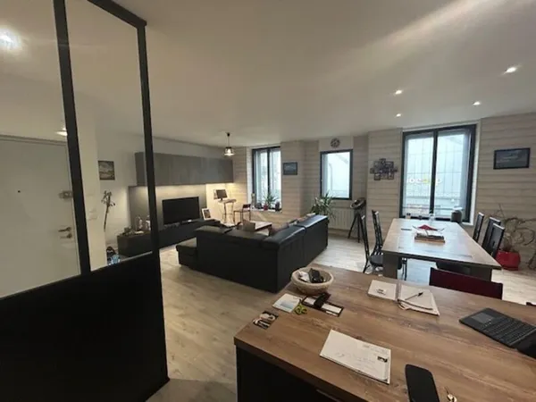 RARE APPARTEMENT VANNES INTRAMUROS - T4 RÉNOVE 95 -m²- TRAVERSANT AU CŒUR DE VANNES-TRES LUMINEUX