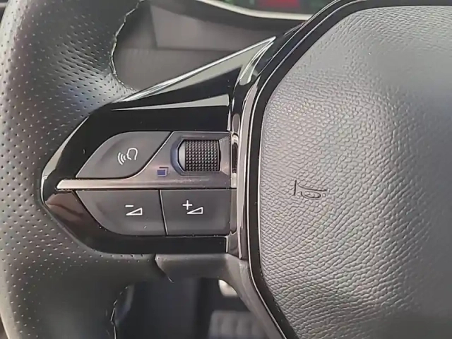 Peugeot 2008 puretech 130 s&amp;s bvm6 — photo 22