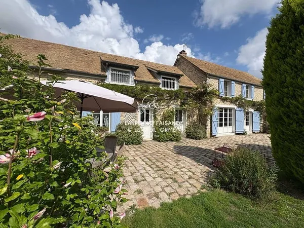Maison 9 pièces 337 m²