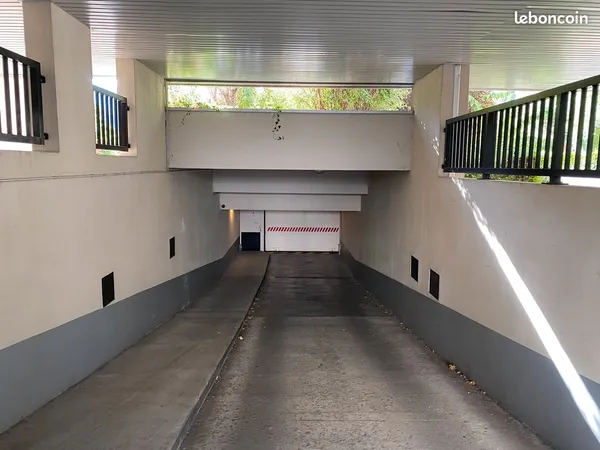 Loue Garage 14m² au 18 andré rivoire Grenoble