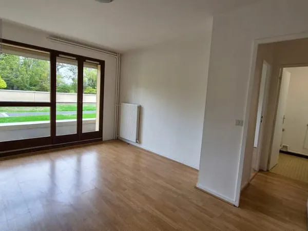 T2 en RDC de 39 m2 avec balcon, cave et parking Proche Gar