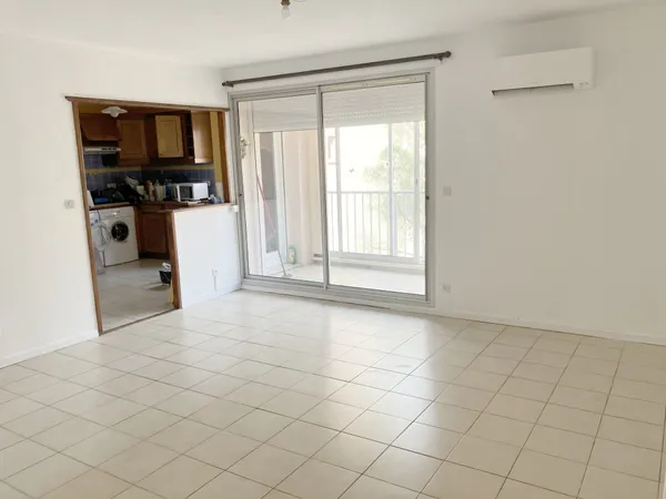 APPARTEMENT T4 AVEC LOGGIA ET PARKING COUVERT