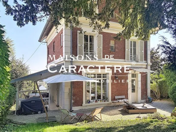 Maison 9 pièces 220 m²
