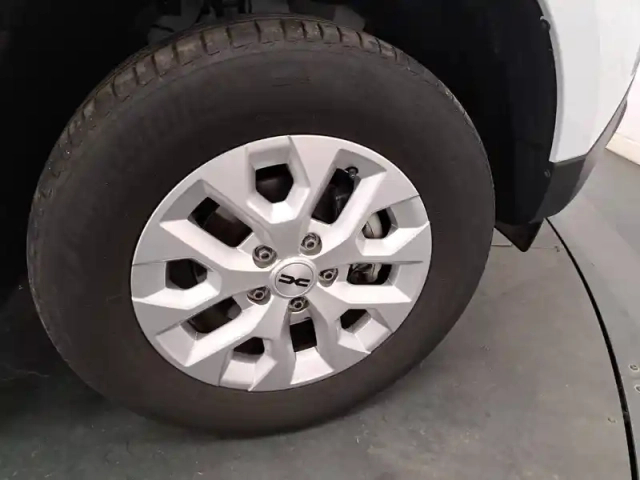 Dacia Duster eco-g 100 4x2 — photo 15