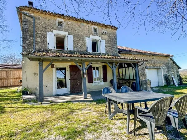 Grande maison de campagne avec 5 chambres et grand terrain c