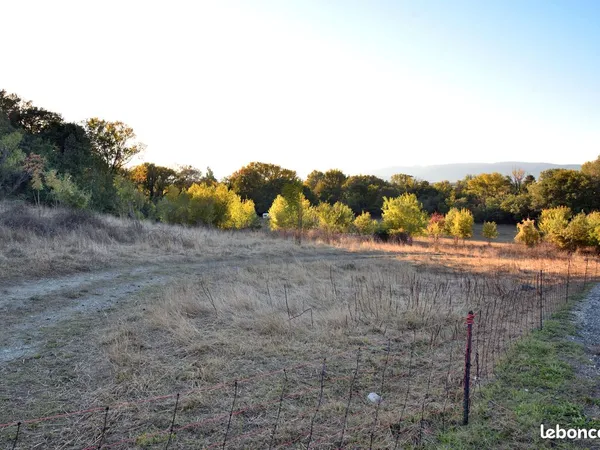 Terrain constructible à vendre 4400m² (100/m²)