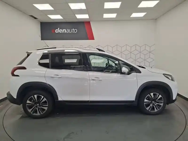 Peugeot 2008 1.2 puretech 110ch s&amp;s bvm5 — photo 16