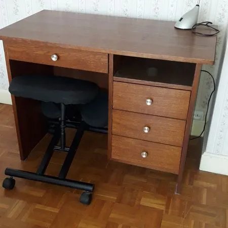 A louer, chambre meublée