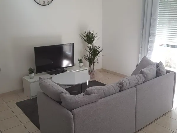 Studio Meublé de 25,15m² en Résidence sécurisée, Terrasse + Place de parking privative