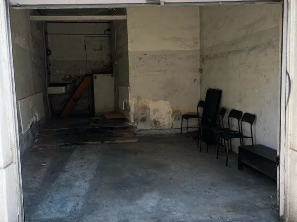 Garage/ box Roucas blanc -Bompard - petite voiture / moto / scooter
