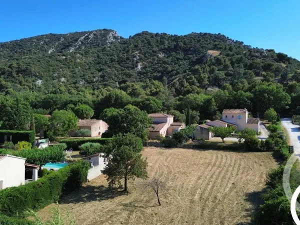 Terrain 1972 m²