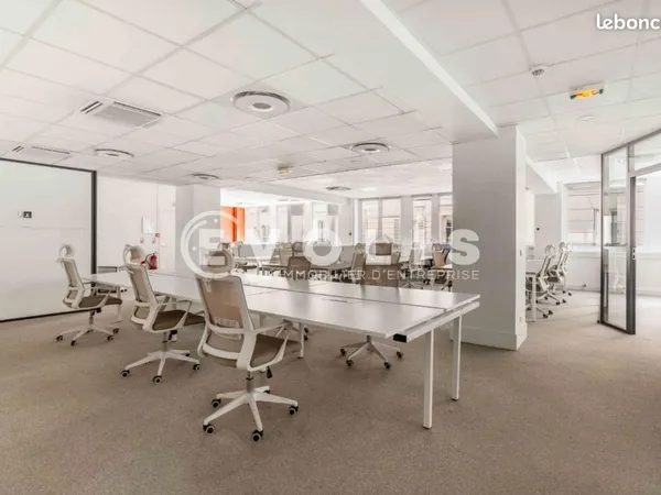 Bureau 710 m²