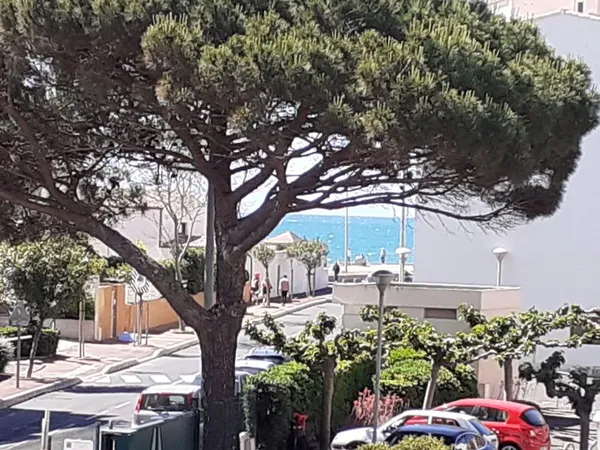 Joli studio meublé - plage 100 m - piscine