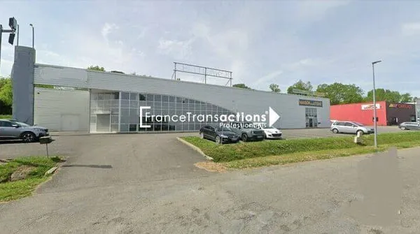 Local commercial 713 m²