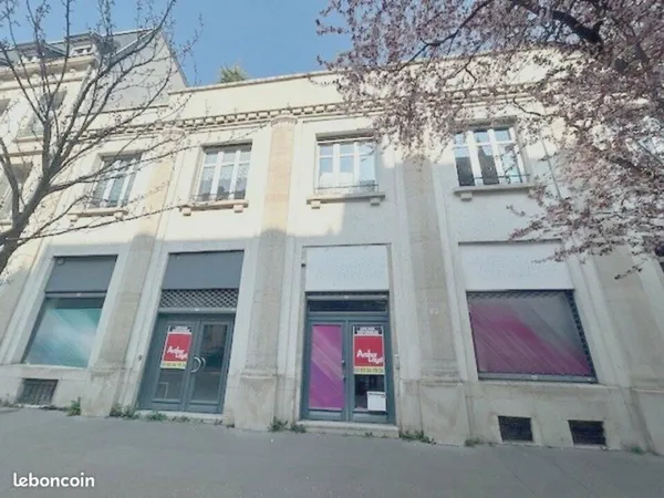 Local commercial 351 m²