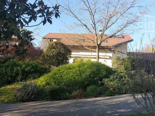 Maison individuelle avec grand terrain, au calme