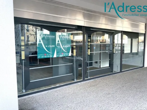 Local commercial Noisy Le Grand 123 m2