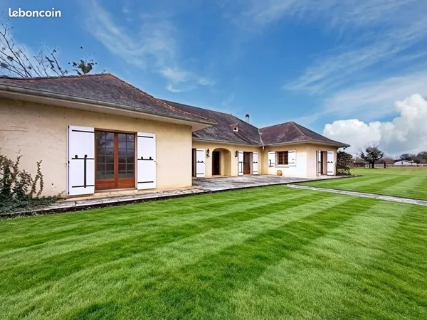 Maison 10 pièces 300 m²