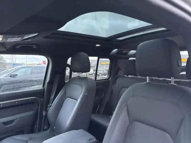 Land Rover Defender 110 2.0 p300e phev x-dynamic se — photo 8