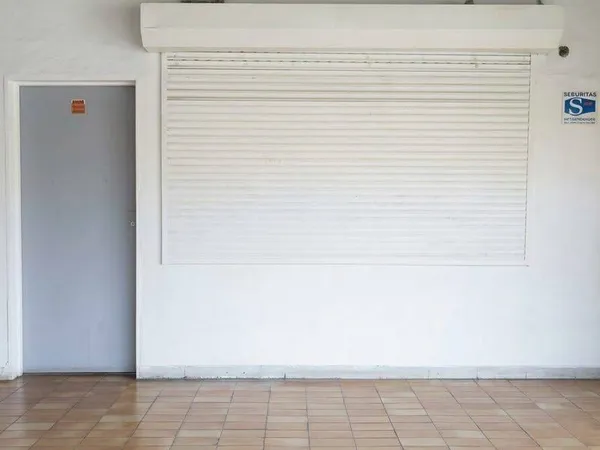 Local commercial 240 m²