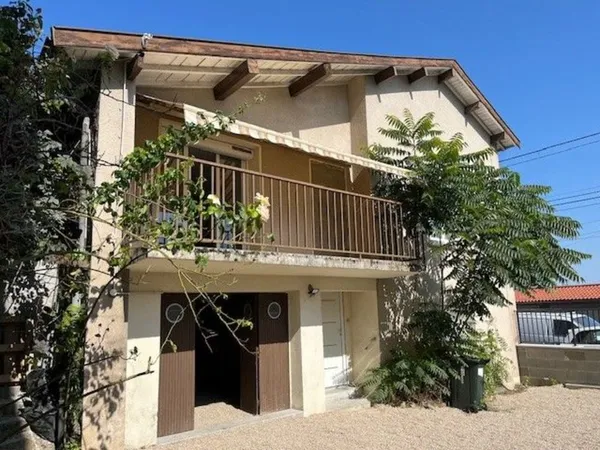 Maison rénovée avec 3 chambres, garage, jardin, vue Lyon