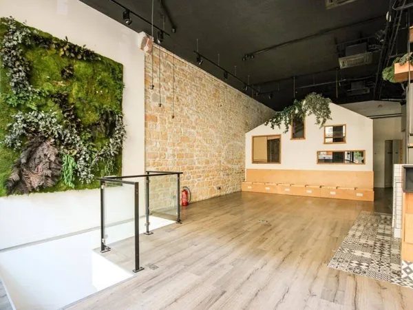 Local 156 m²
