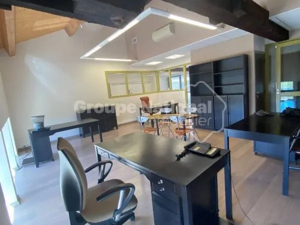 Local professionnel 2 pièces 95 m²