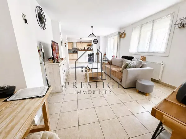 AUBAGNE — Bel appartement T3 de 88 m² Carrez avec Loggia baignée de lumière & Vue verdure